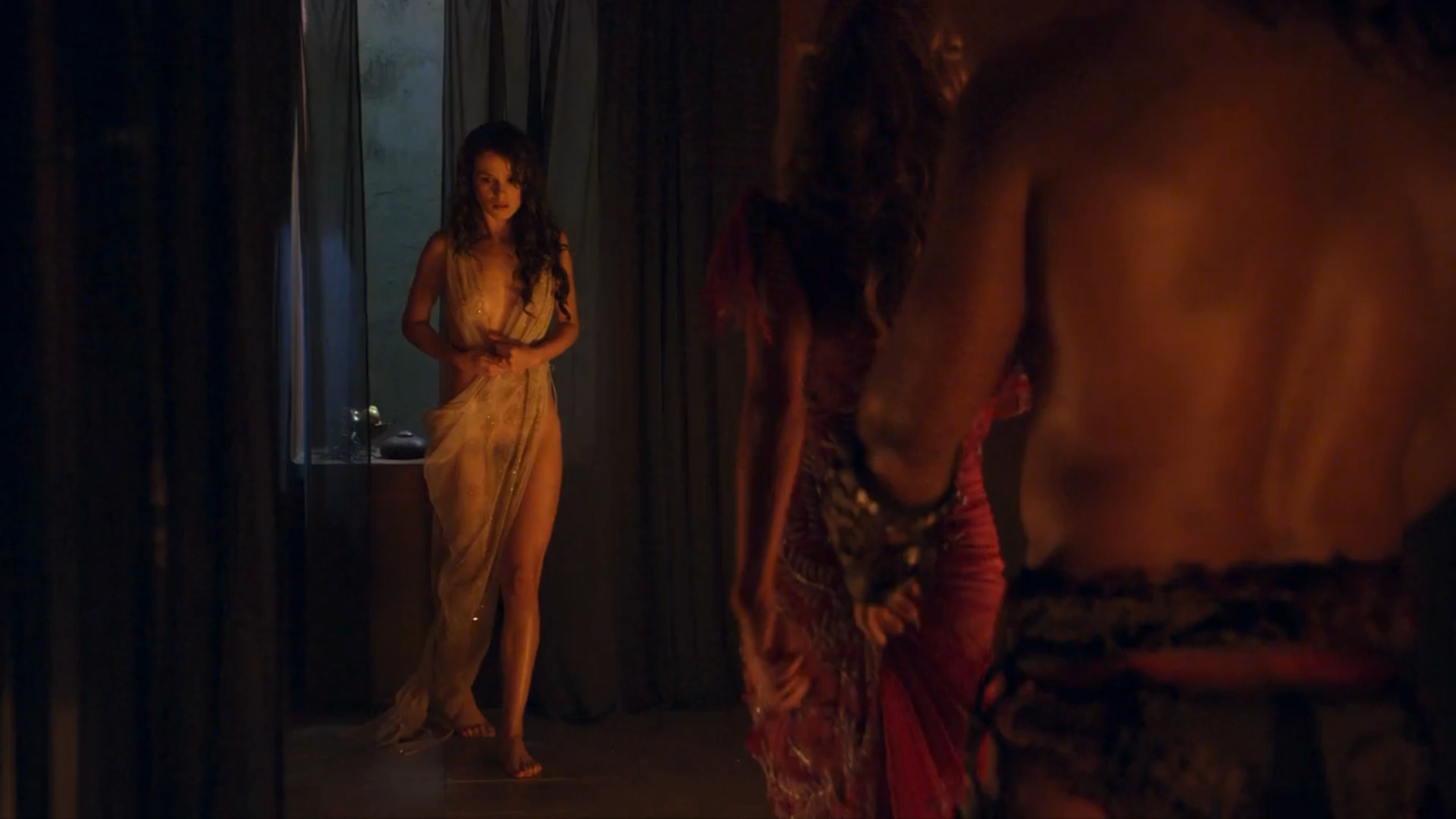 Hot and Sexy Gwendoline Taylor Shows Off Her Curves