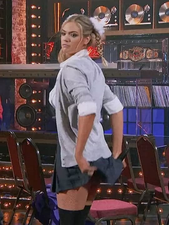 Hot and Sexy Kate Upton Shows Off Her Stunning Curves