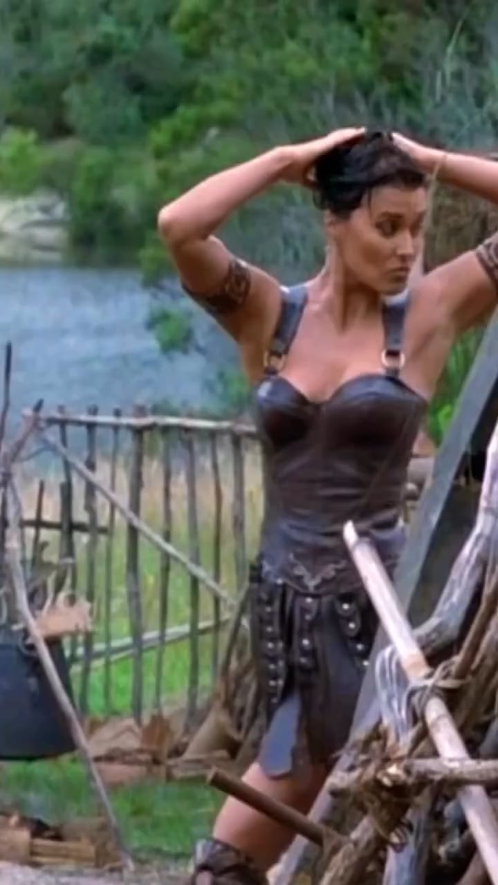 Hot and Sexy Lucy Lawless in Stunning Outfits