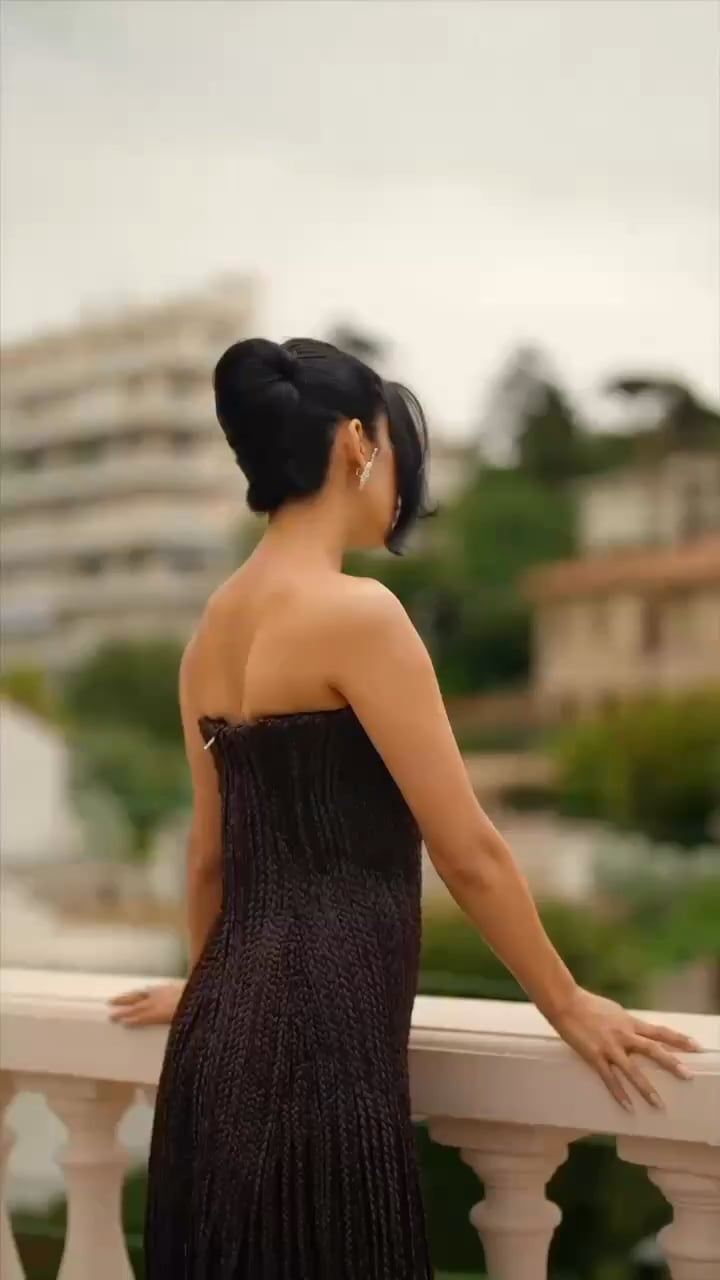 Hot and Sexy Parul Gulati Shows Off Her Stunning Looks