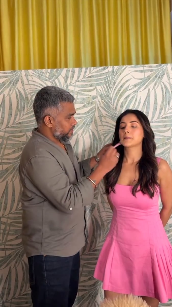 Hot and Sexy Shehnaaz Gill Shows Off Her Amazing Curves