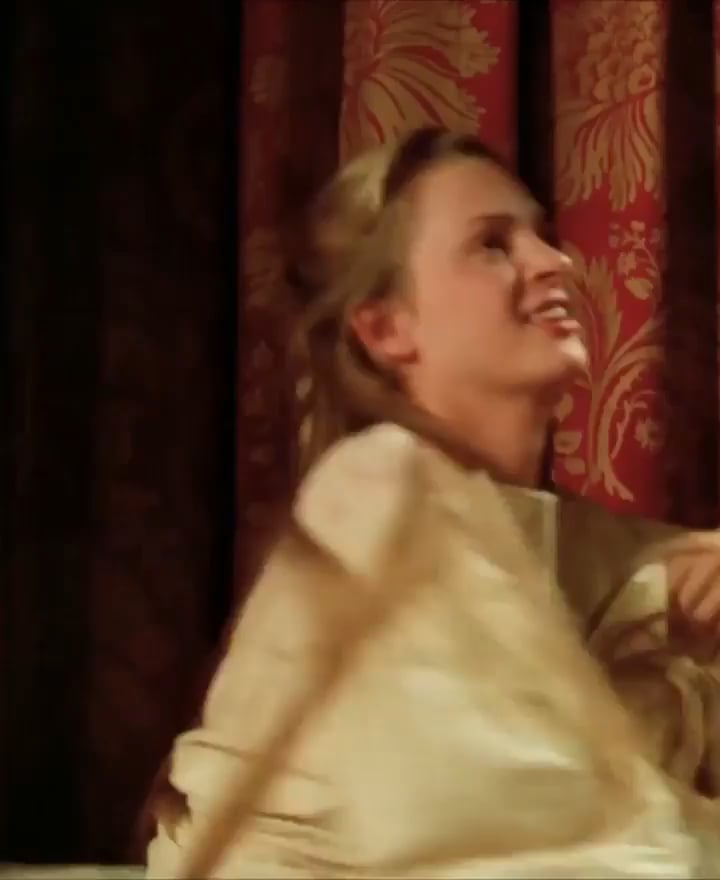 Hot and Sexy Uma Thurman Shows Off in Dangerous Liaisons