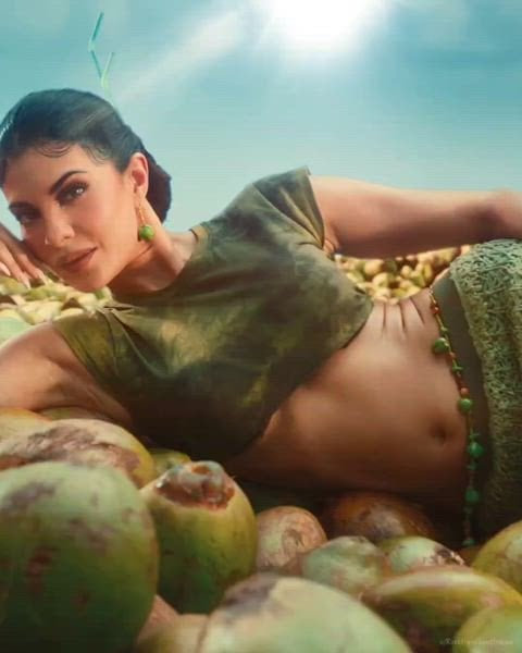 Jacqueline Fernandez’s hot appearance in “Besos” full song