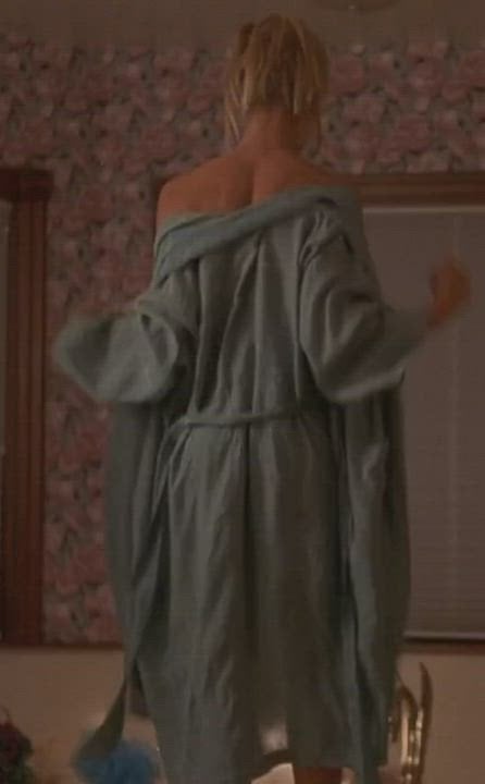 Jaime Pressly’s Hot Ass Steals the Spotlight in Sultry Clip