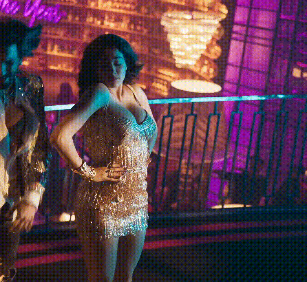 Janhvi Kapoor shines in a hot sex scene that leaves nothing to the imagination.