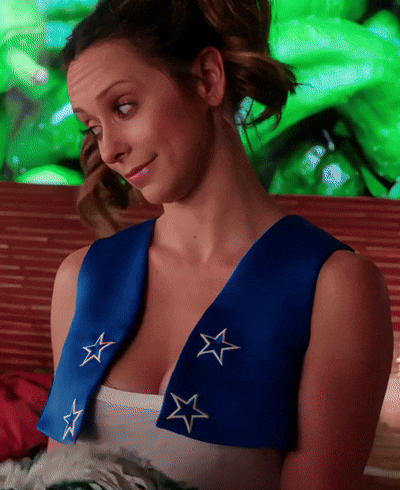 Jennifer Love Hewitt Looks Hot in Stunning Outfits