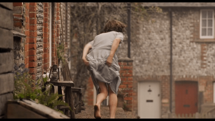 Jessie Buckley’s Hot Ass Steals the Show