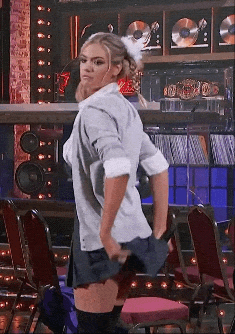 Kate Upton’s Hot and Sexy Ass Steals the Spotlight