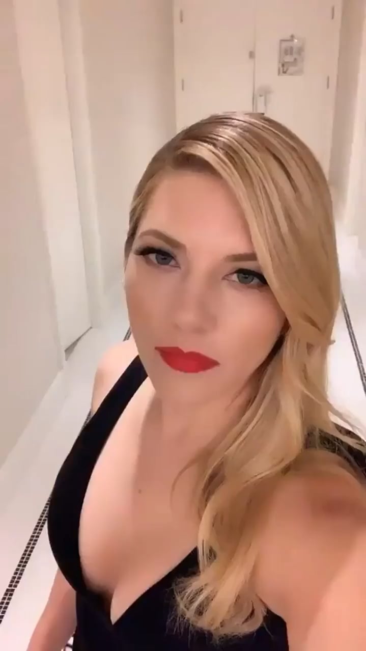 Katheryn Winnick Shows Off Her Hot and Sexy Style