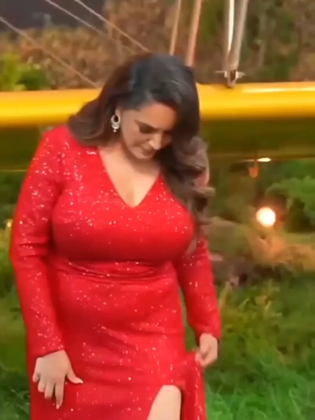 Kelly Brook Shows Off Her Hot and Sexy Style