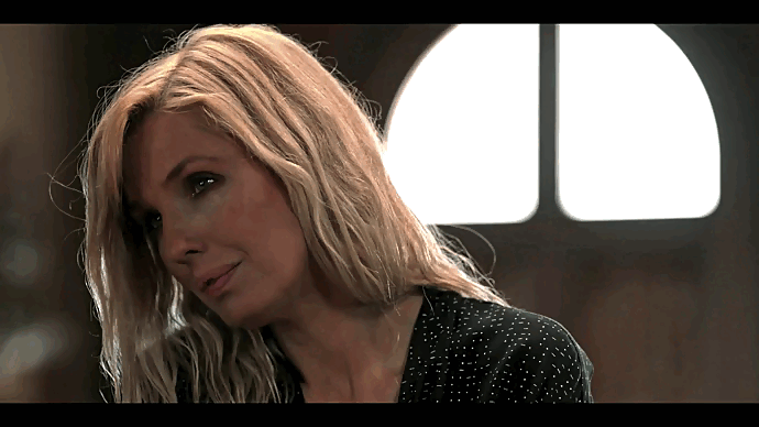 Kelly Reilly’s Sultry Reveal From Fully Clothed To Steamy Nude