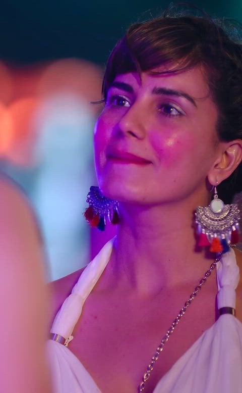 Kriti Kulhari’s seductive nude scene in this hot movie will leave you breathless.