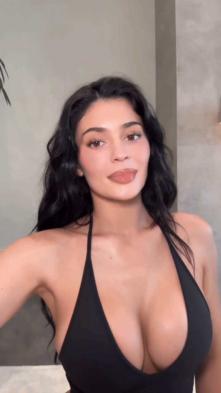 Kylie Jenner Goes Wild in a Steamy Hot Photoshoot