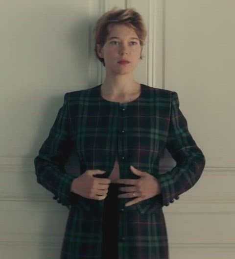Léa Seydoux’s Stunning Hot Moments Unveiled