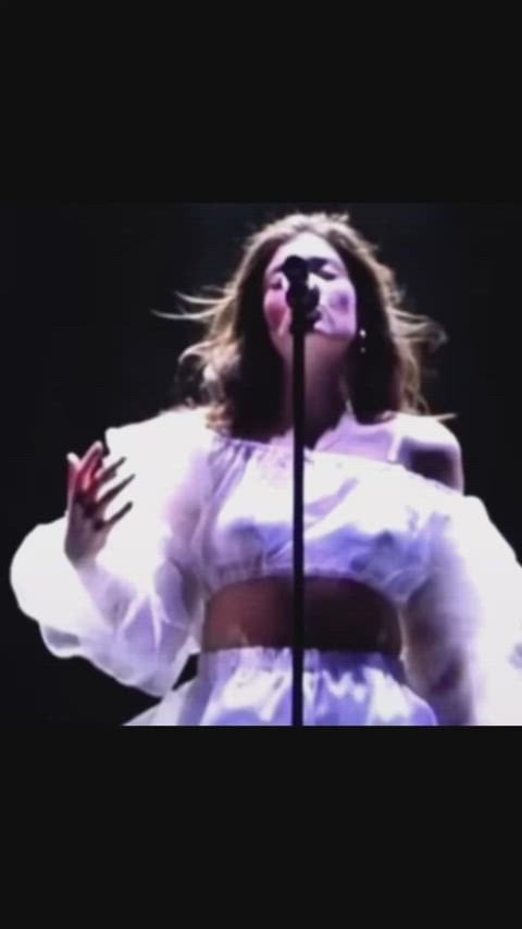 Lorde’s Sultry Sizzle in a Hot Unseen Moment