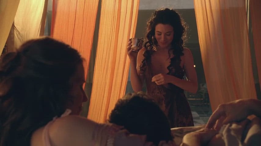 Lucy Lawless and Jaime Murray Heat Up Naked and Clothed in Spartacus Gods of the Arena S01E03