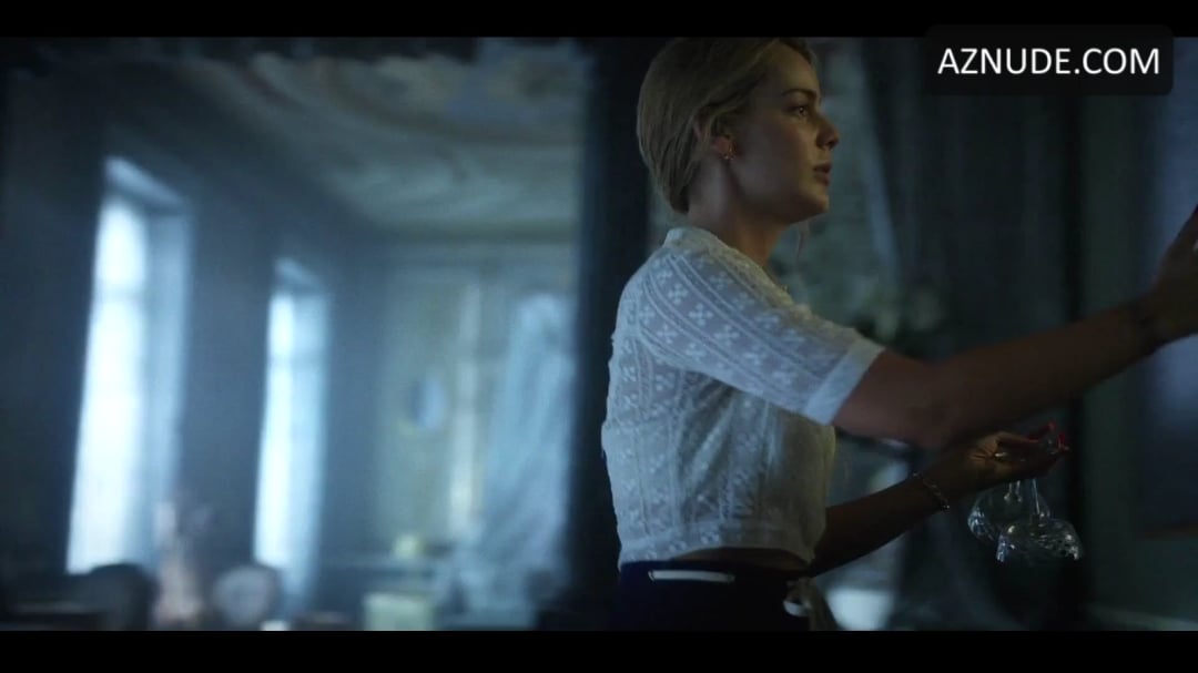 Maria de Nati in a steamy lesbian sex scene