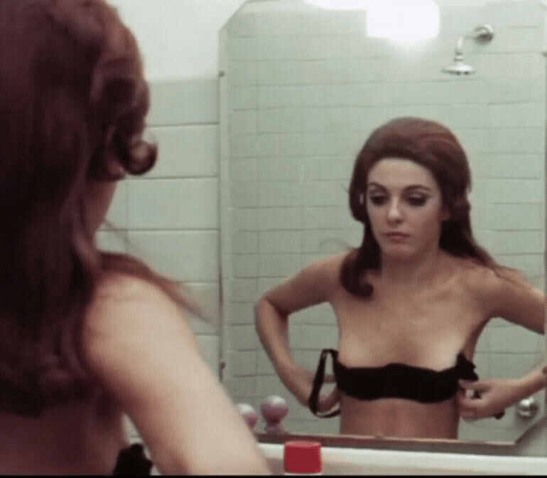 Mary Trovar in a nude scene from The Horrible Sexy Vampire (1971)