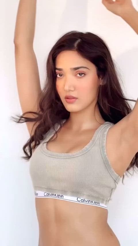 Medha Shankr in a sizzling hot nude scene that you can’t miss