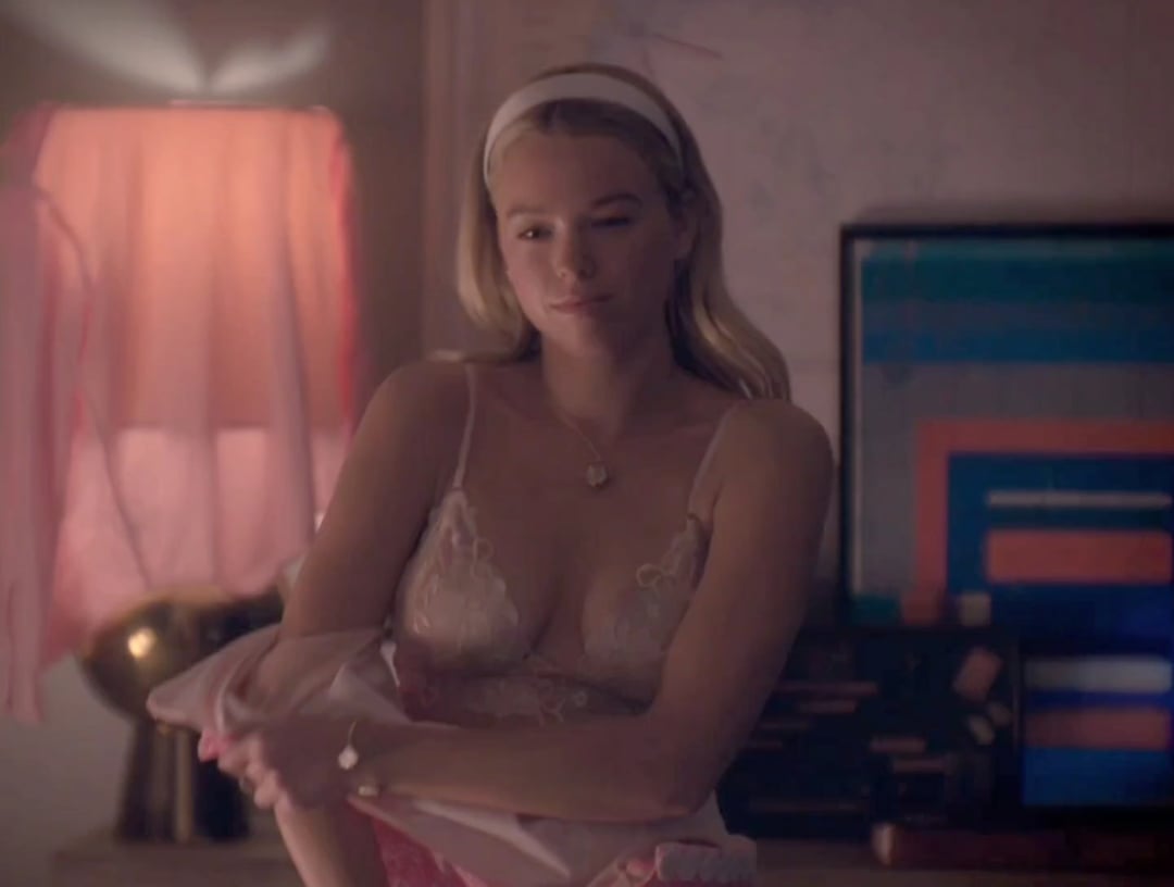 Milly Alcock’s Hot and Sexy Looks Show Off Her Stunning Curves