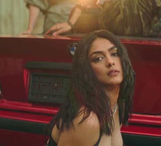 Mrunal Thakur sizzles in a hot nude scene