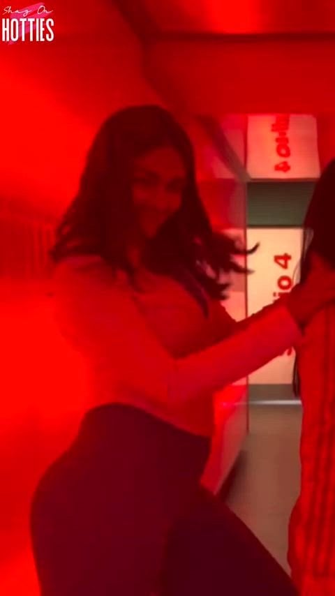 Mrunal Thakur’s Hot Appearance in an Insta Video