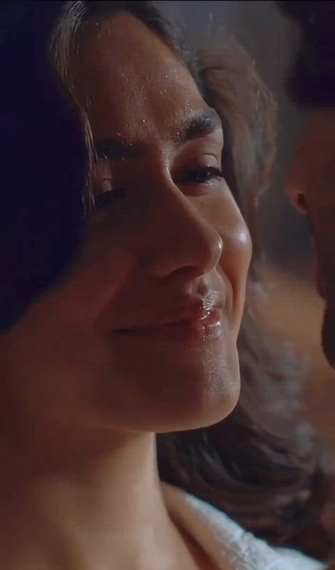 Mrunal Thakur’s Steamy Nude Scene That Will Leave You Breathless