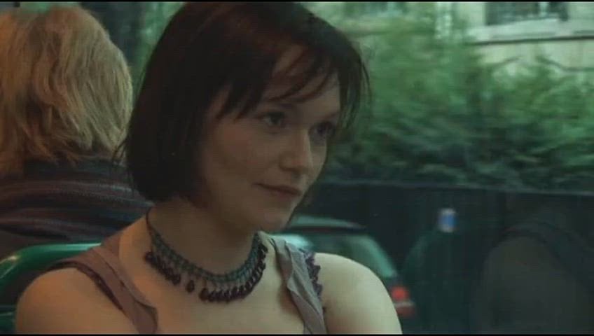 Paméla Ravassard from Vivre! Nude Pussy Reveal Video