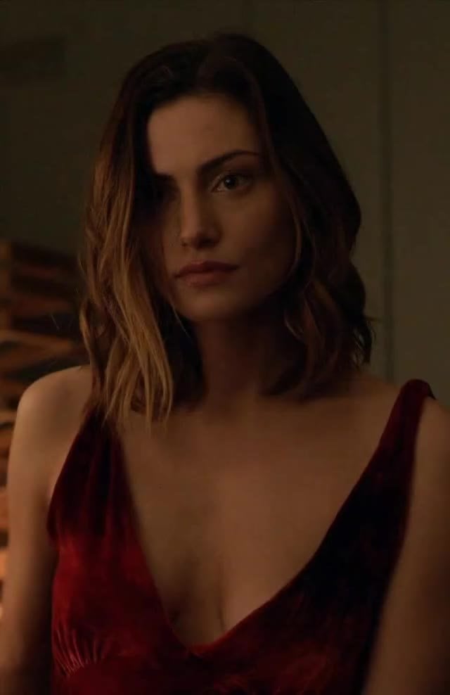 Phoebe Tonkin Sizzles in a Jaw-Dropping Naked Comparison Clip