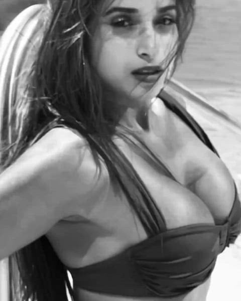 Pooja Bhalekar’s Hot Nude Scene That You Can’t Miss