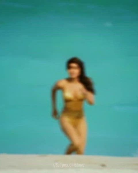 Priyanka Chopra Jonas in a hot nude scene from ‘Dostana’ (2008)