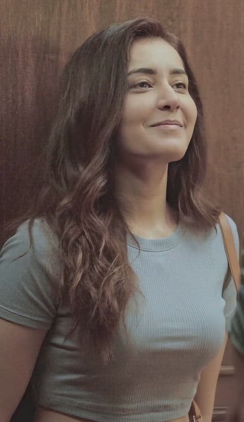 Raashii Khanna’s sizzling nude scene steals the spotlight in her latest hot movie.