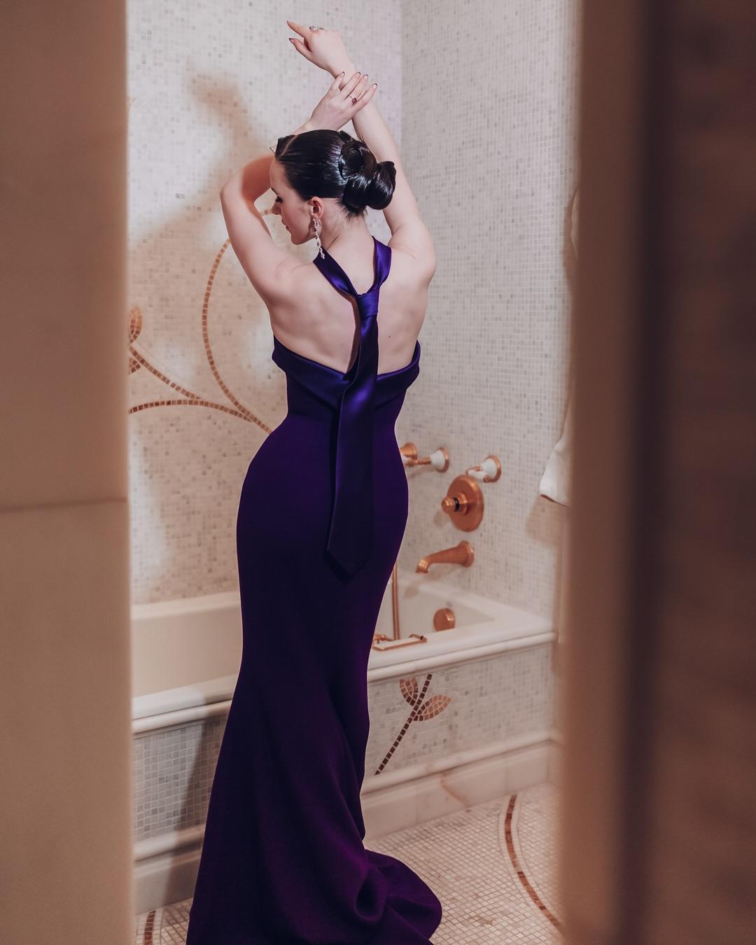 Rachel Brosnahan Shows Off Her Hot Ass in Steamy New Clip