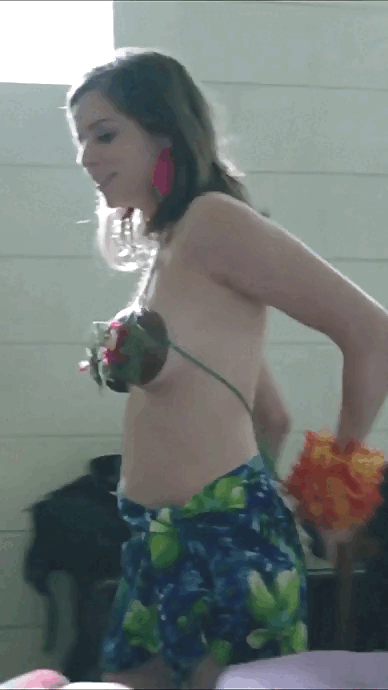 Rachel Rosenstein Unveils a Scorching Transformation from Clothed to Nude