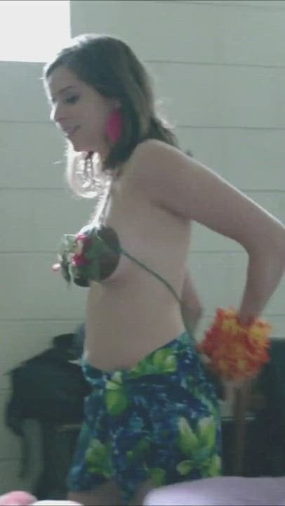 Rachel Rosenstein in ‘Shameless’ Nude Pussy Reveal Video