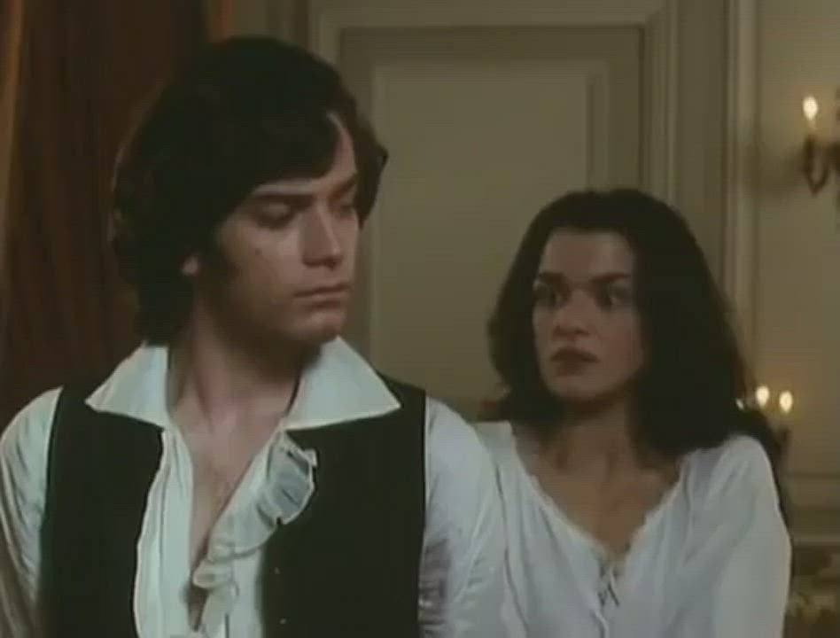 Rachel Weisz Shows Off Her Sexy Butt in Stunning Capture