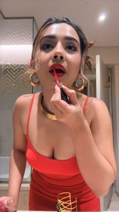 Roshni Walia’s sizzling hot nude scene that will leave you breathless