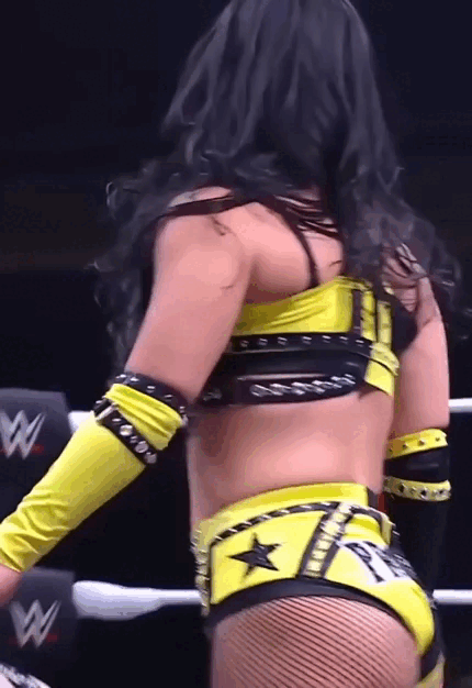 Roxanne Perez’s Hot Butt Stealing the Show