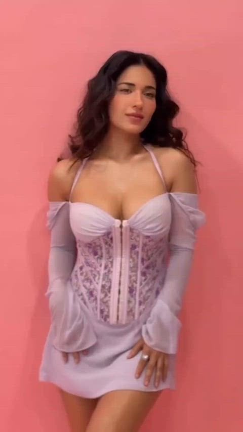 Ruhani Sharma sizzles in a hot nude scene that you won’t want to miss