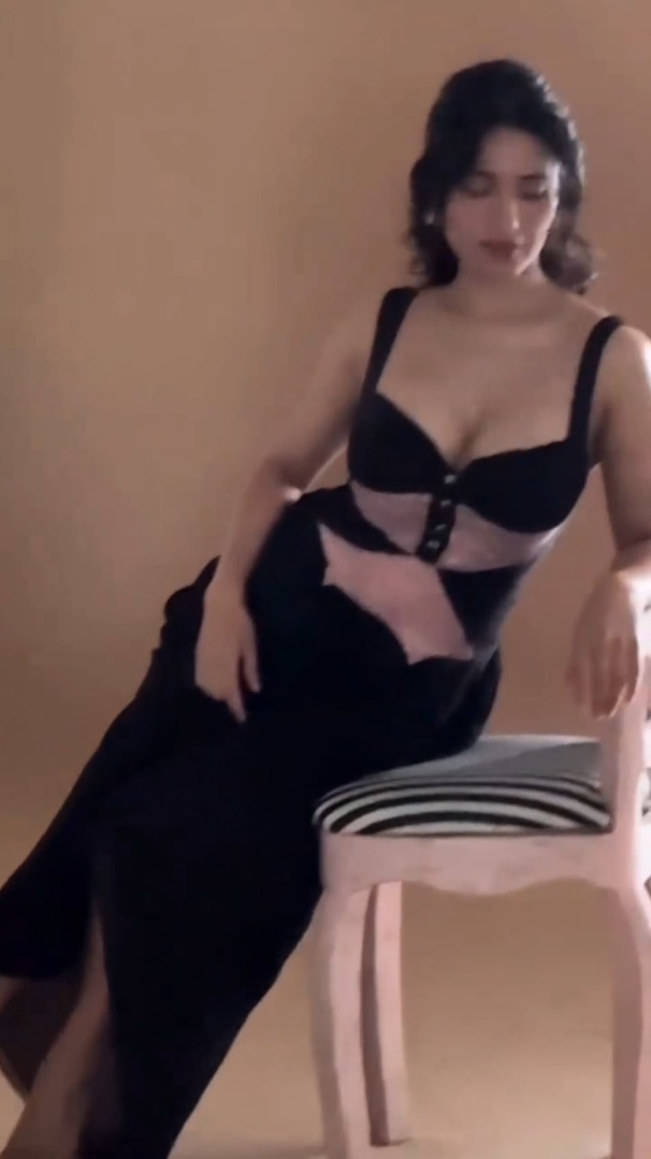 Ruhani Sharma’s Hot and Sexy Look