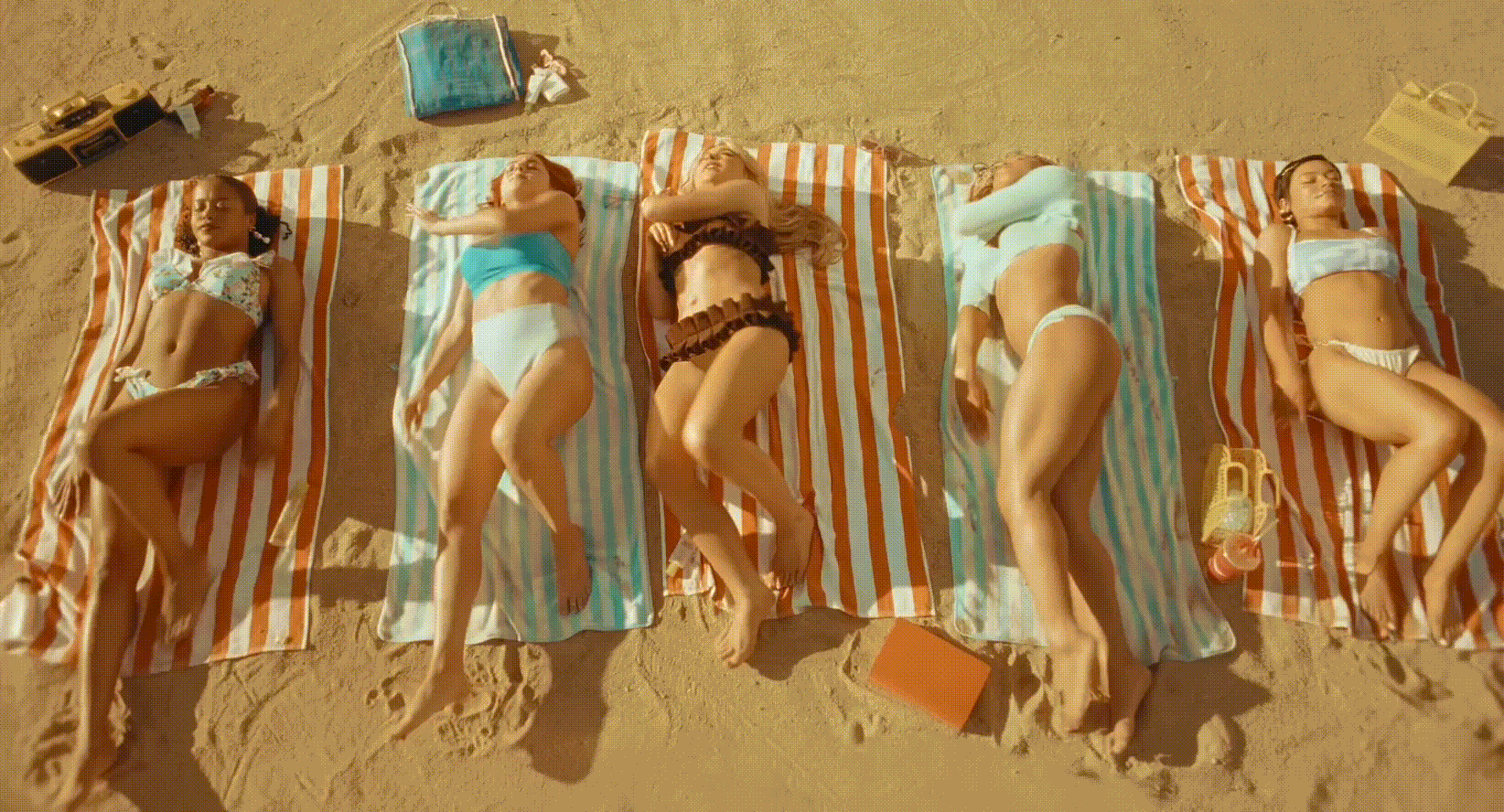 Sabrina Carpenter’s Hot and Sexy Butt Reveal