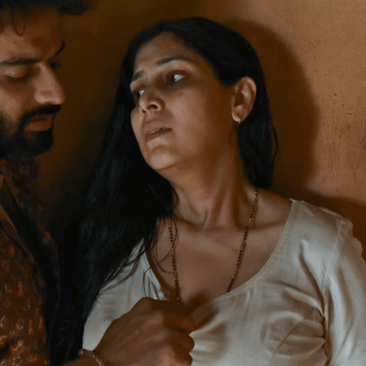 Sakshi Tanwar’s sizzling nude scene in a steamy encounter
