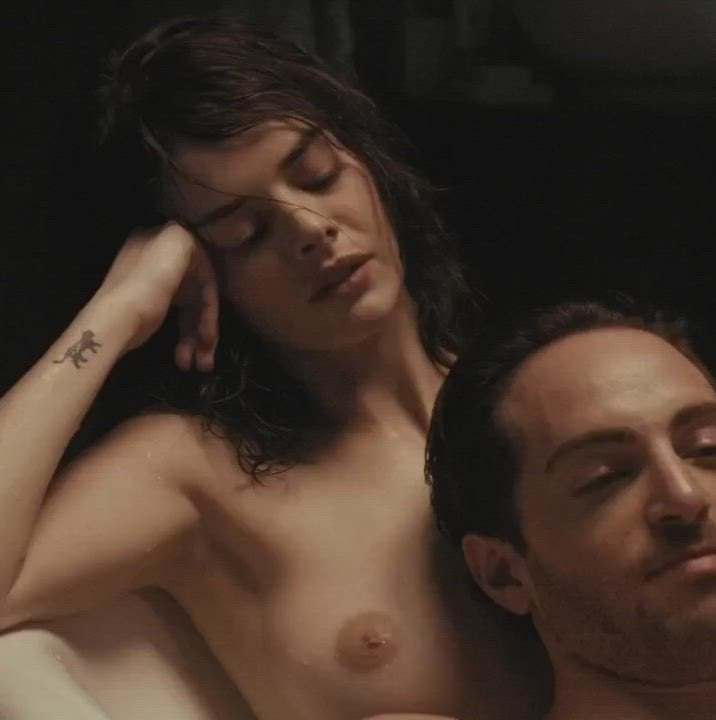 Samara Weaving’s nude scene in ‘Last Moment of Clarity’ (2020) at 28