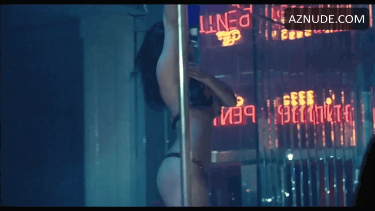 Sunny Leone Goes Wild in a Hot and Sultry Showcase