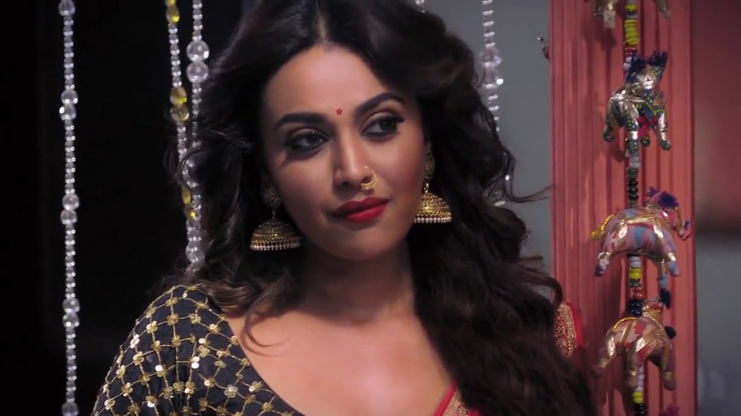 Swara Bhasker and Rashmi Agdekar heat things up in a sexy scene in Rasbhari S01 (2020)