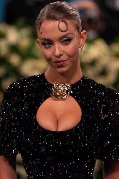 Sydney Sweeney Goes Wild at the 2025 Met Gala in a Hot Showstopper Dress