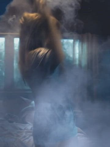 Taylor Swift’s Sexy Ass Steals the Spotlight