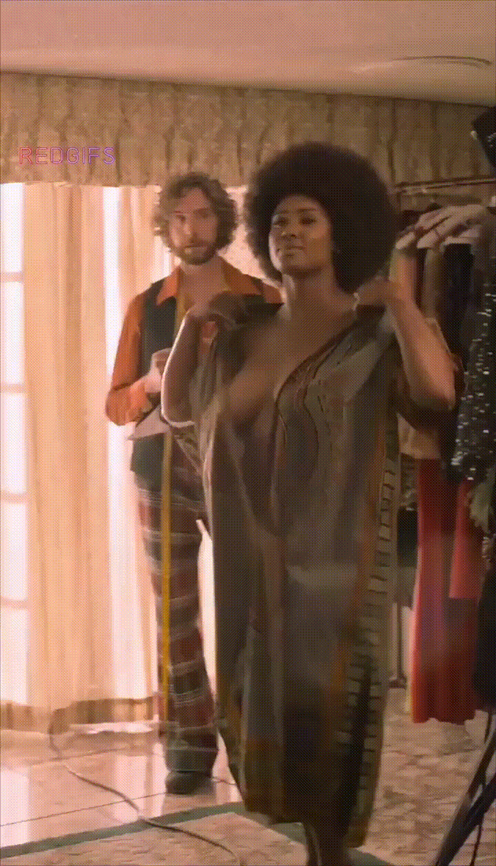 Toni Duclottni Turns Up the Heat in a Sultry Naked Comparison Clip