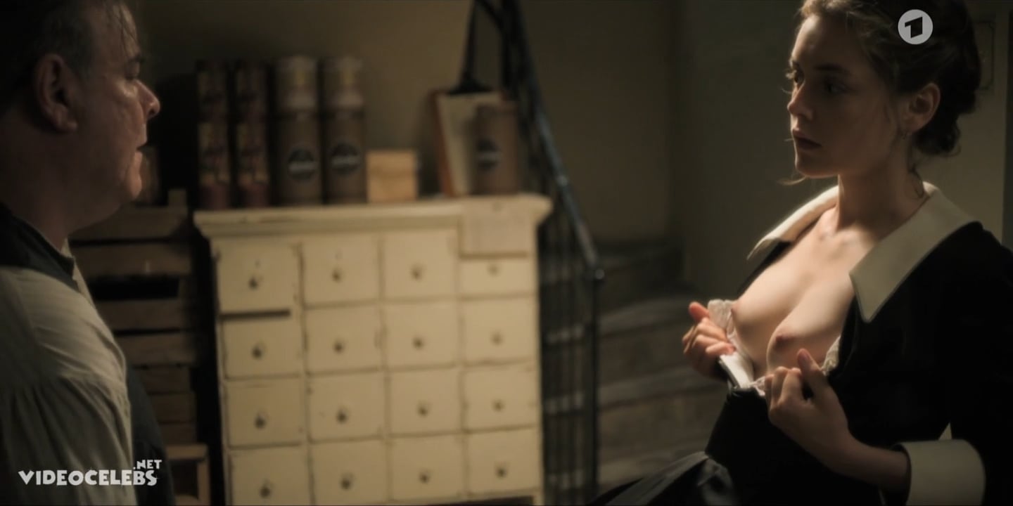 Valerie Stoll’s sexy nude scene in Eldorado KaDeWe s01e01 (2021)