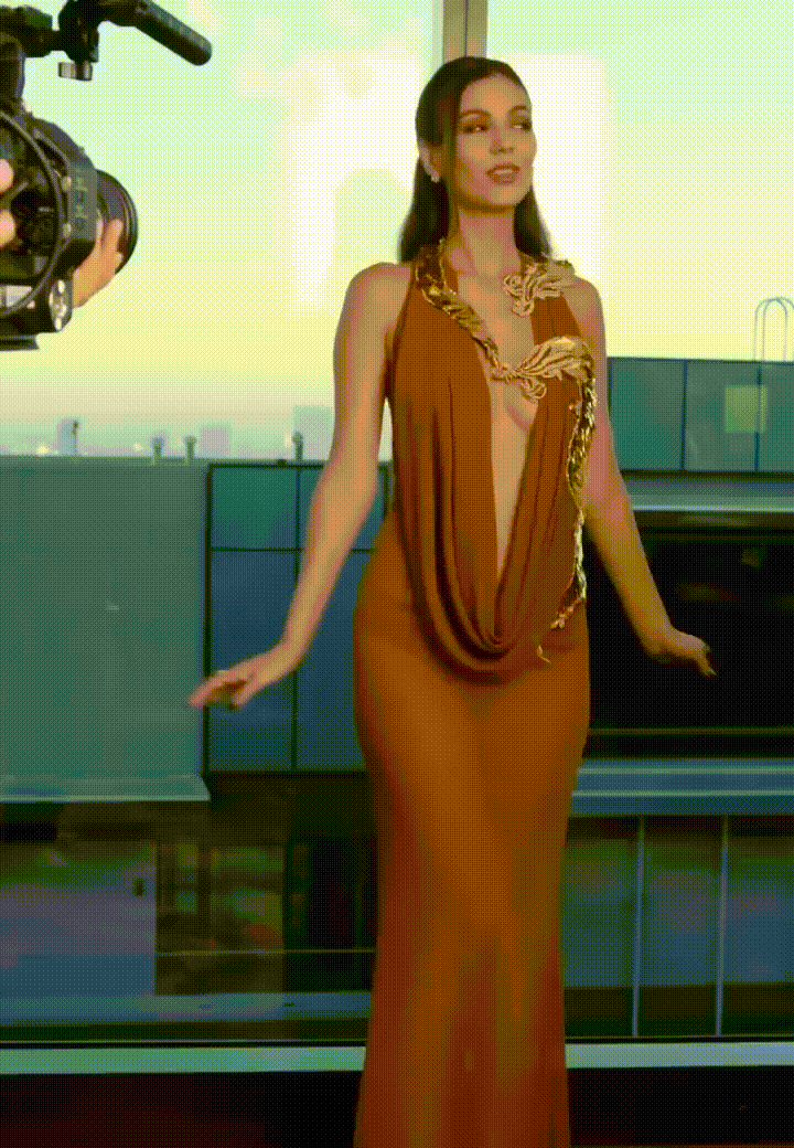 Victoria Justice Shows Off Her Sexy Butt in a Hot New Clip